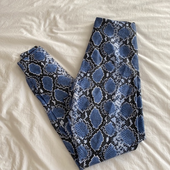 Commando- Blue Snakeskin Faux Leather Highwaisted Leggings - Picture 4 of 6